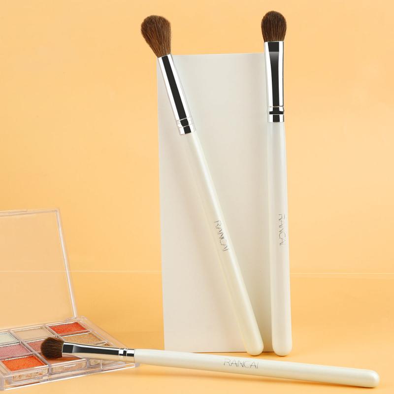 3pcs Eyeshadow Brushes Set with Soft Synthetic Hairs & Wood Handle