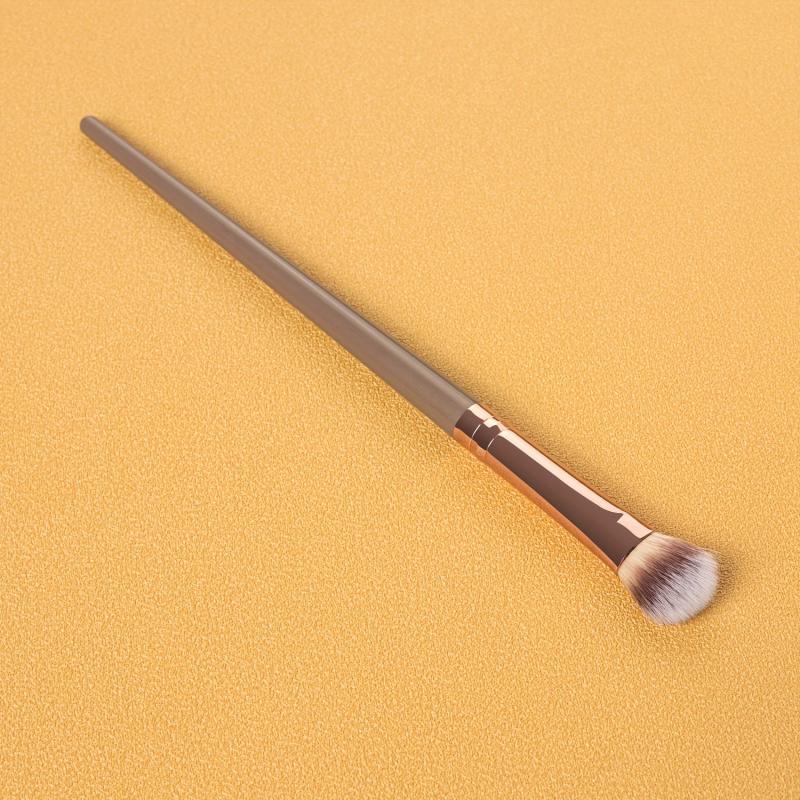 Vegan Eyeshadow Brush for Intense Applications or Controlled Finishes