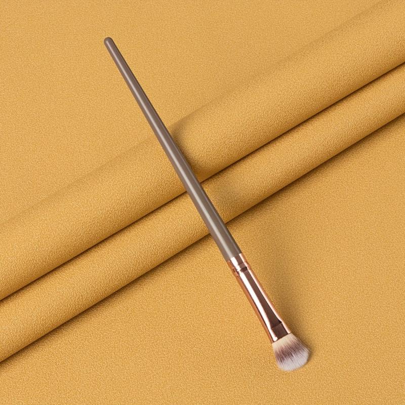 Vegan Eyeshadow Brush for Intense Applications or Controlled Finishes