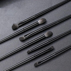 Precision Eyeshadow Brush for Professional Eye Makeup