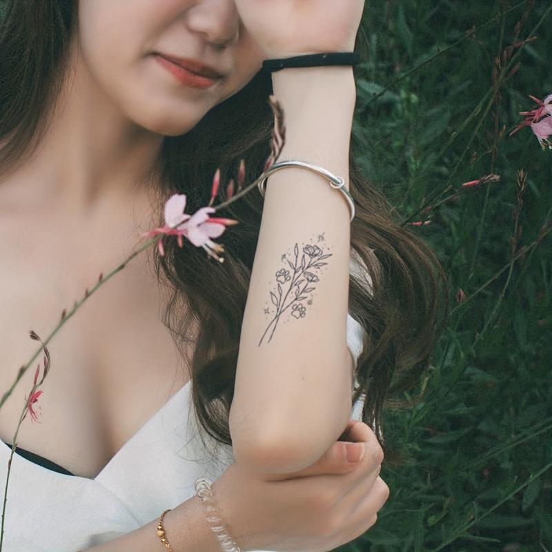 3 Little Flowers Tattoo Stickers - Lasts 1-2 Weeks - Herbal Juice - Waterproof