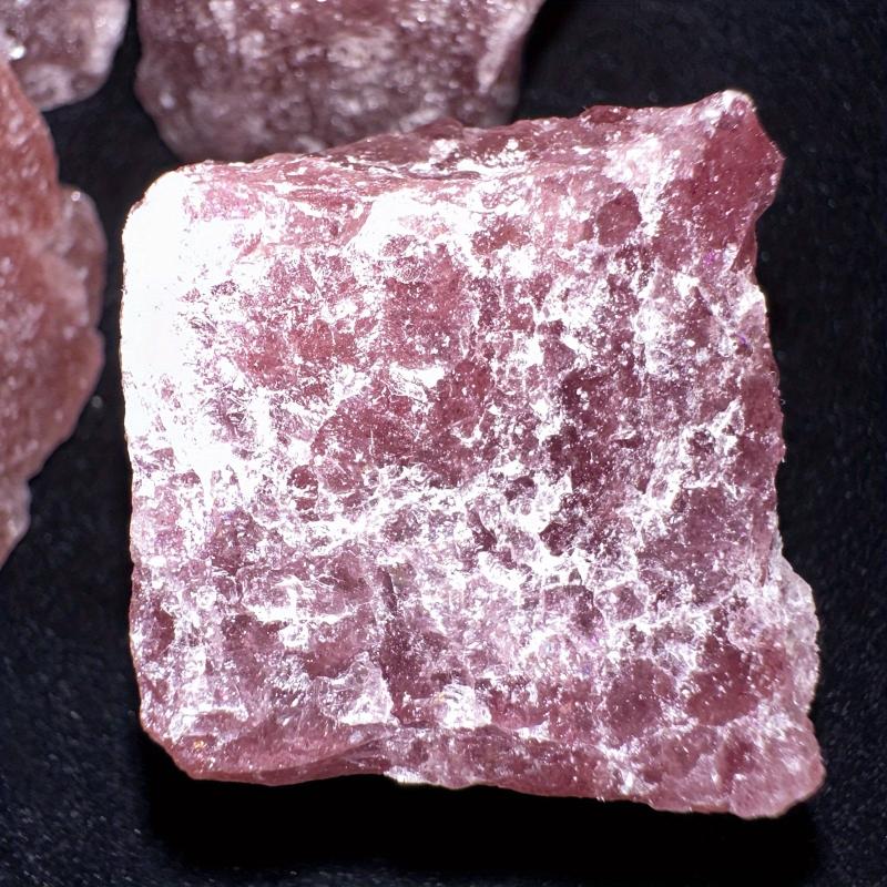 Natural Strawberry Crystal Rough Stone Chakra Balancing Diffuser Stone