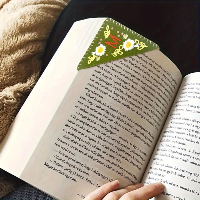 1pc Embroidered Corner Bookmark 26 Letters Hand Stitched Felt Letter Bookmark