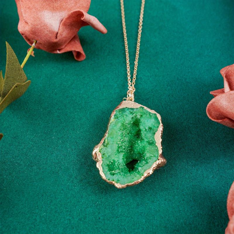 Gilded Agate Stone Quartz Chip Pendant Necklace for Witchcraft