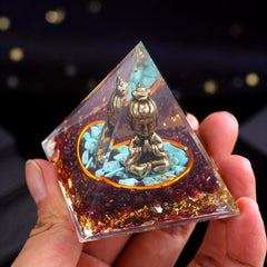 Natural Thug Guanyin Pyramid with Red Garnet Gravel Decoration