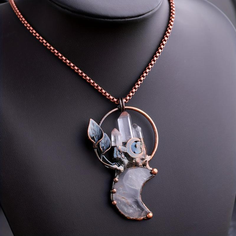 Retro Crystal Leaf Crescent Pendant Necklace for Mothers and Girlfriends