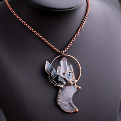 Retro Crystal Leaf Crescent Pendant Necklace for Mothers and Girlfriends