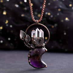 Retro Crystal Leaf Crescent Pendant Necklace for Mothers and Girlfriends
