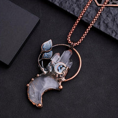 Retro Crystal Leaf Crescent Pendant Necklace for Mothers and Girlfriends