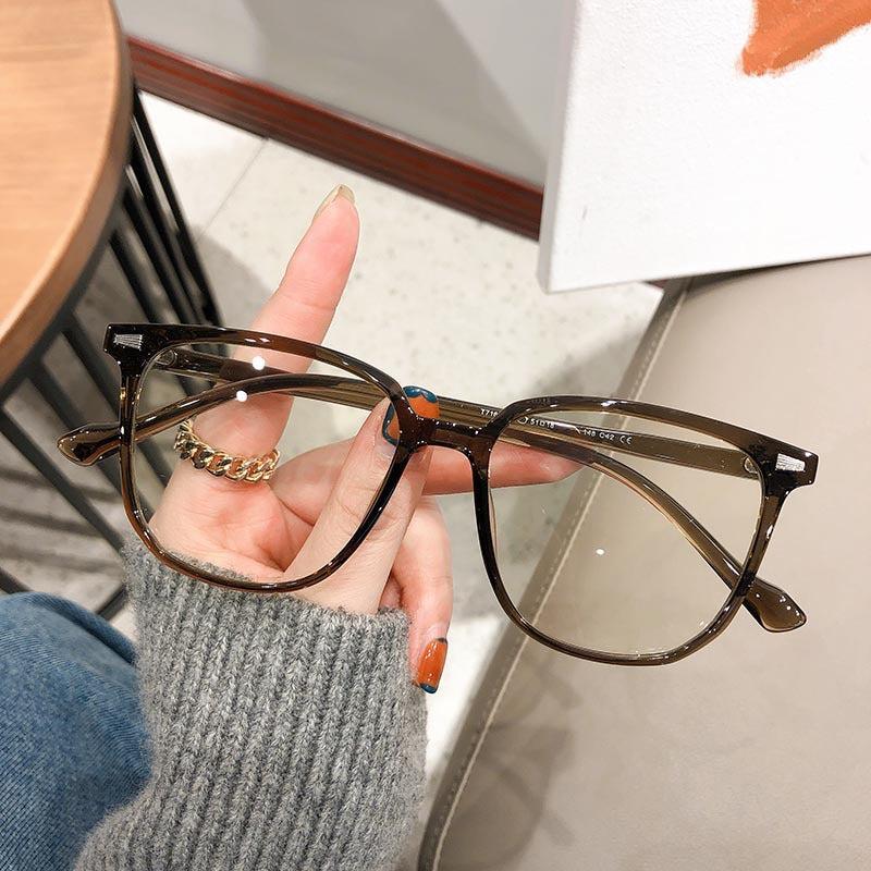 Light Resistant Olive Green Square Glasses with Case
