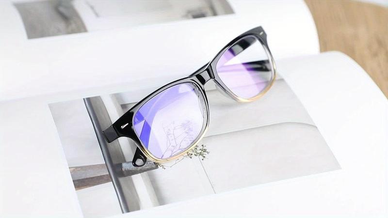 Fashionable Reading Glasses For Men and Women with Spring Hinge