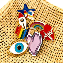 Pixel Heart Astronaut Brooch - Creative Cartoon Design