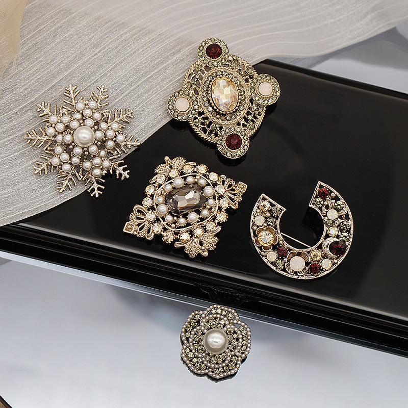 Locke Court Brooch Micro Inlaid Diamonds Pearl Flowers Brooch