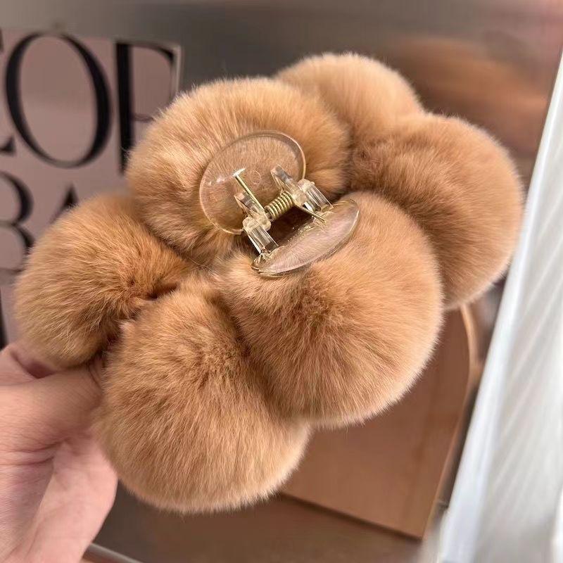 Fluffy Plush Hair Claw Clips Large Non Slip Hair Claw Clip Hairball For Girls