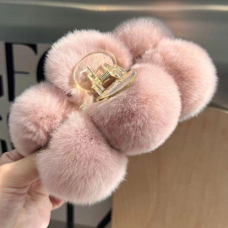 Fluffy Plush Hair Claw Clips Large Non Slip Hair Claw Clip Hairball For Girls