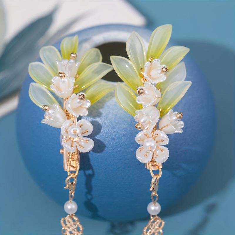 Fairy Tassel Hairpin with Lily Design