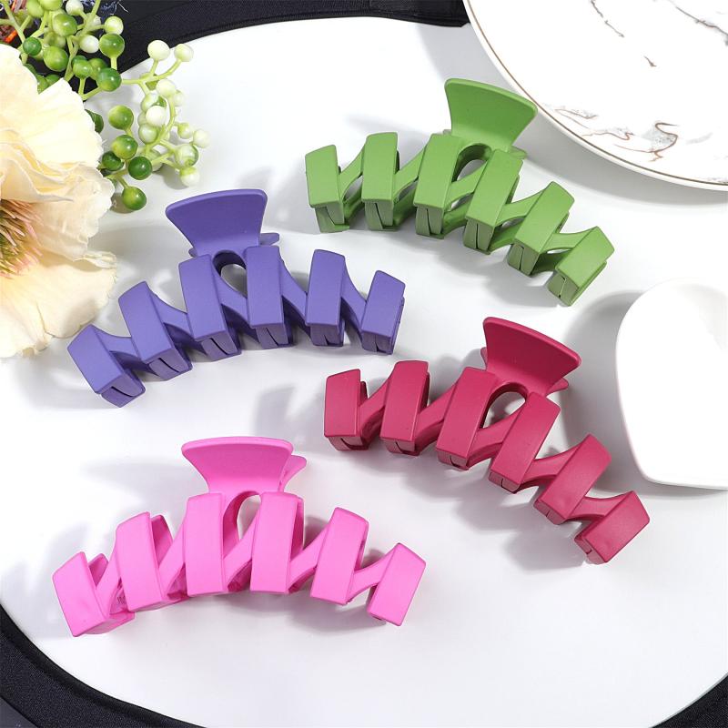 Matte Hair Claw Clip for Stylish Updos and Half-Up Hairstyles