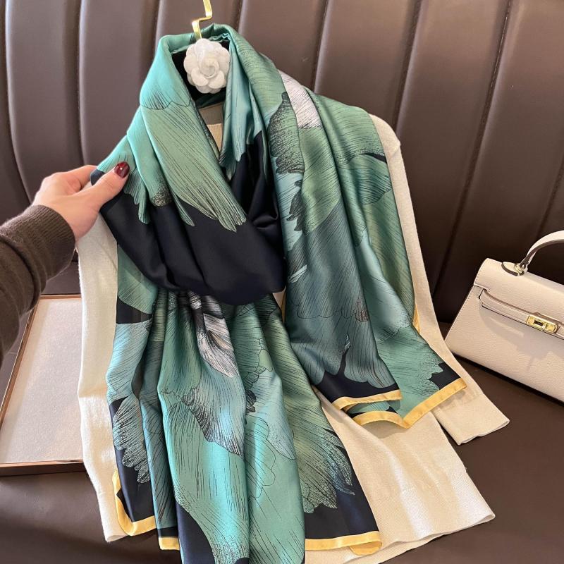 Vintage Green Lotus Print Scarf - Women's Classic Satin Head Wrap