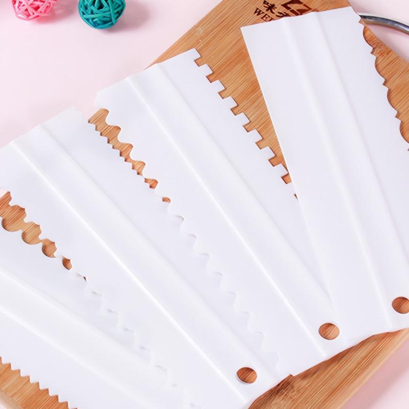 4pcs Cream Scrapers Cake Decorating Tools Random