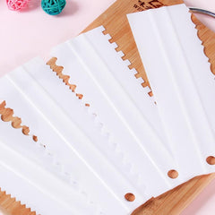 4pcs Cream Scrapers Cake Decorating Tools Random
