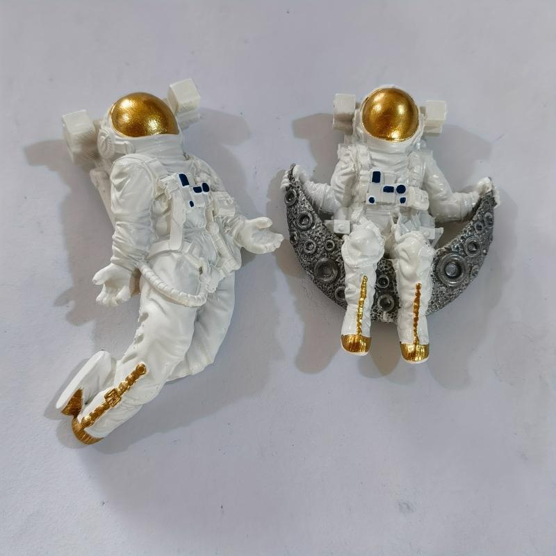 2pcs Astronaut Fridge Magnets Cartoon Design