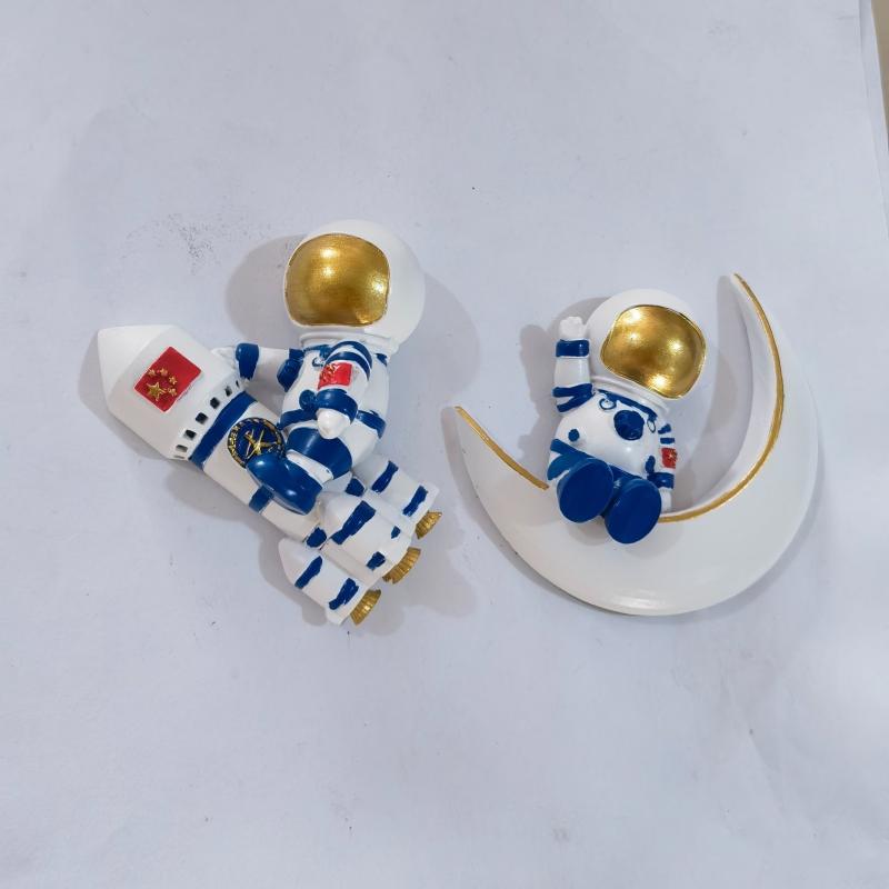 2pcs Astronaut Fridge Magnets Whiteboard Sticker