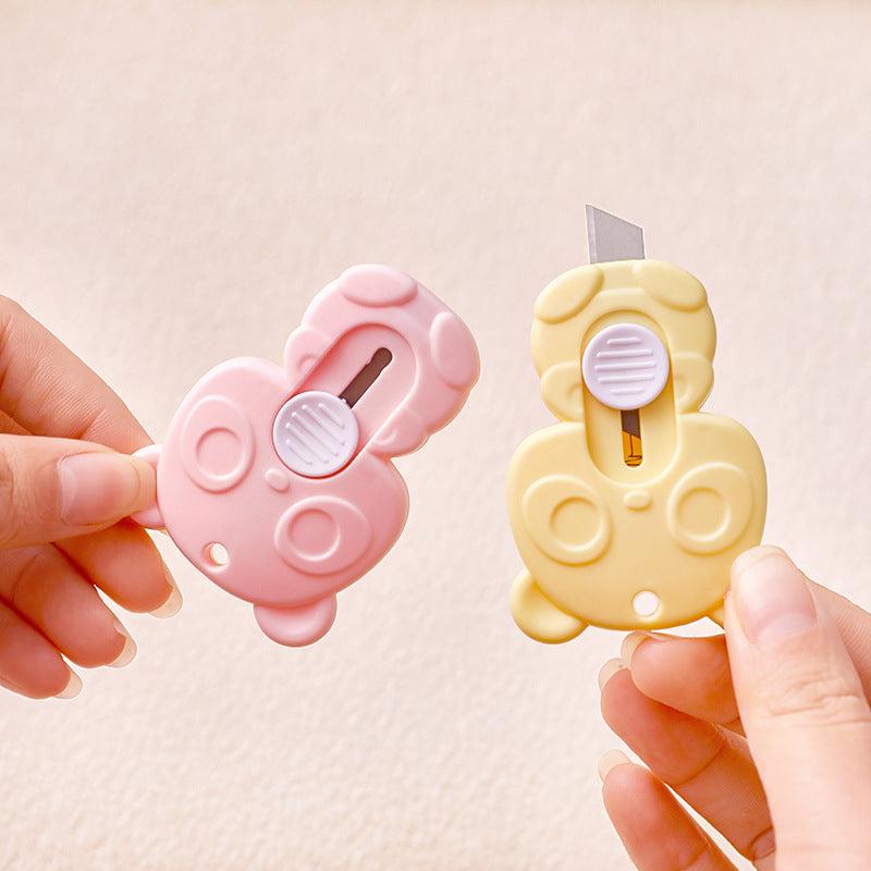 Colorful Mini Bear Portable Art Manual Retractable Paper Cutter