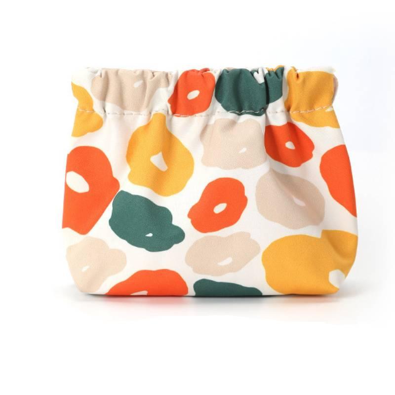 Versatile Cosmetic Storage Bag for Travel and Makeup Organization