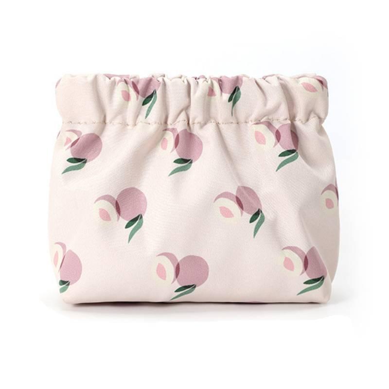 Versatile Cosmetic Storage Bag for Travel and Makeup Organization