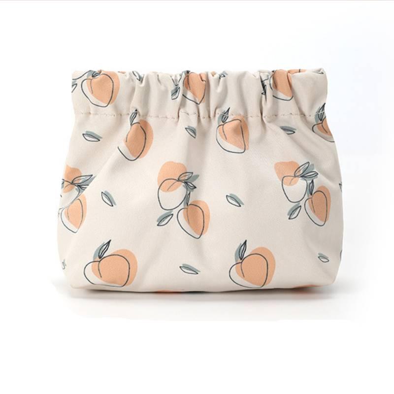 Versatile Cosmetic Storage Bag for Travel and Makeup Organization