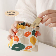 Versatile Cosmetic Storage Bag for Travel and Makeup Organization
