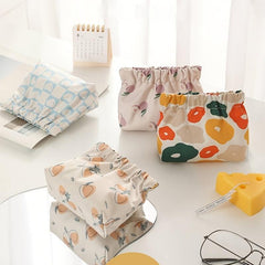 Versatile Cosmetic Storage Bag for Travel and Makeup Organization