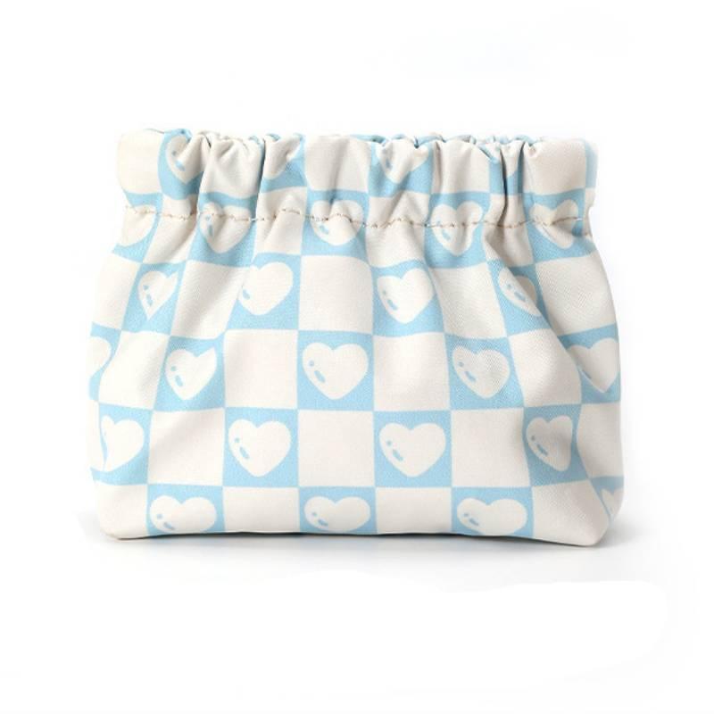 Versatile Cosmetic Storage Bag for Travel and Makeup Organization
