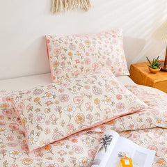 Stylish Floral Duvet Cover Set with Pillowcases for a Cozy Bedroom
