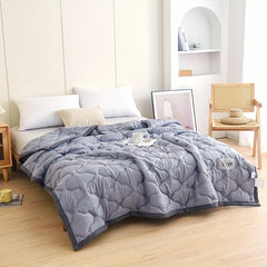 Soft Summer Quilt Skin Friendly Bedding for Bedroom and Guest Room
