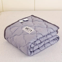 Soft Summer Quilt Skin Friendly Bedding for Bedroom and Guest Room