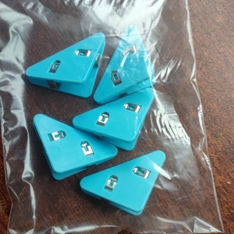Triangle Corner Clip Folder A4 Bill Plastic Clip 50-70 Sheets Storage Office
