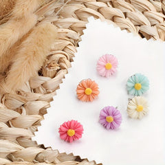 30 Daisy Flower Pins Decorated With Flower Thumbnails
