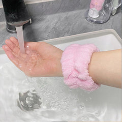 Absorbent Microfiber Wrist Wash Towel for Women - Prevent Liquid Spills