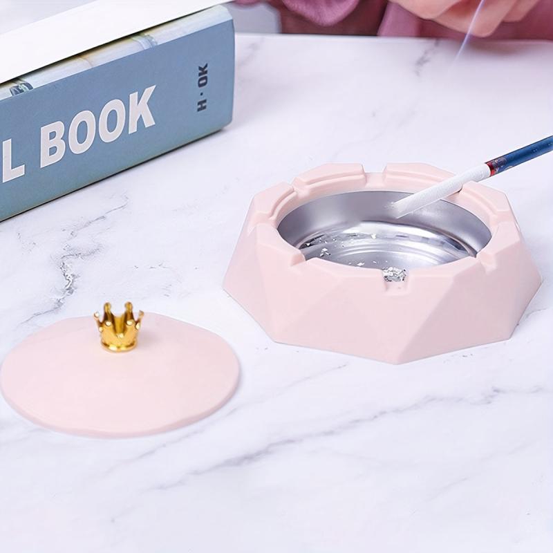 Crown Decor Windproof Round Ashtray With Rotating Lid