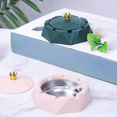 Crown Decor Windproof Round Ashtray With Rotating Lid