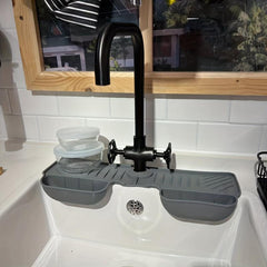 Adjustable Silicone Splash Guard for Kitchen and Bathroom Sinks