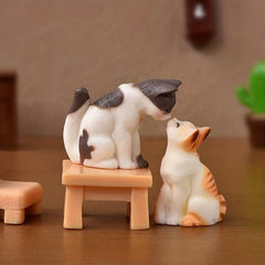 2pcs Mini Resin Cat Figurines For Home Desk Decoration