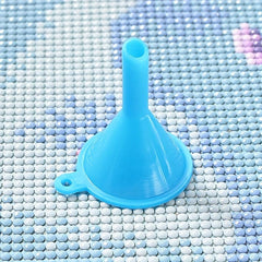 1PC Mini Plastic Funnel Diamond Painting Tools Storage Box Bottle Subpackage