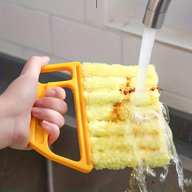 Blinds Cleaning Brush Handheld Dust Remover with 7 Microfiber Sleeves