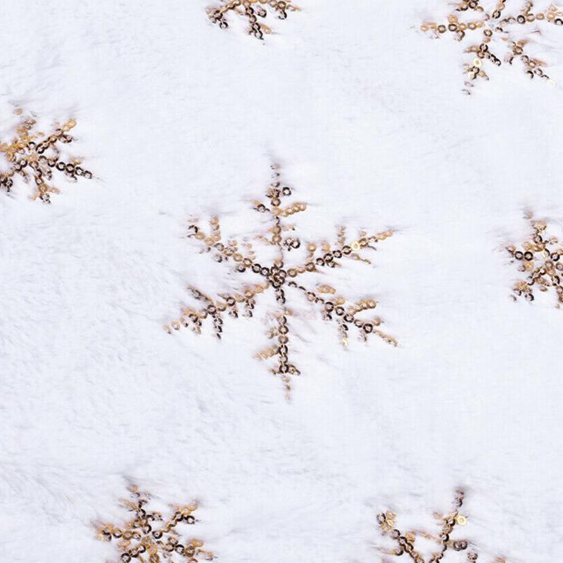 Festive Christmas Tree Skirt - Perfect Holiday Decoration