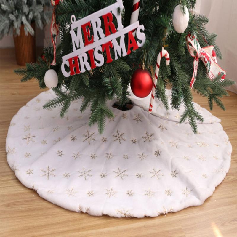 Festive Christmas Tree Skirt - Perfect Holiday Decoration