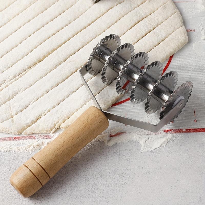 Stainless Steel Six Wheel Cookie Cutter with Wavy Handle