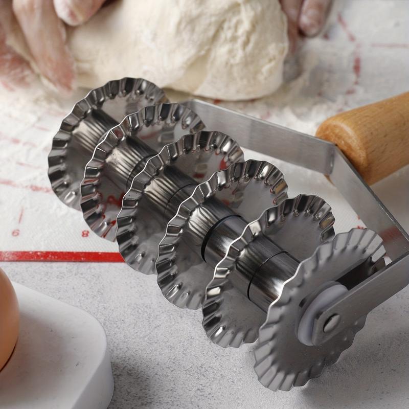 Stainless Steel Six Wheel Cookie Cutter with Wavy Handle
