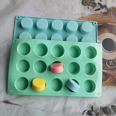 15-Cavity Silicone Cake Molds for Baking Snacks, Candy, Jelly - Random Colors